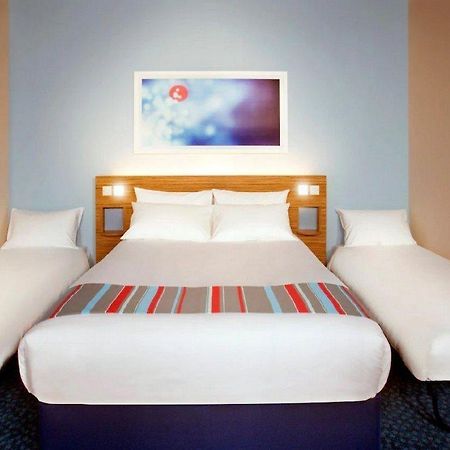 Travelodge Tunbridge Wells Екстериор снимка